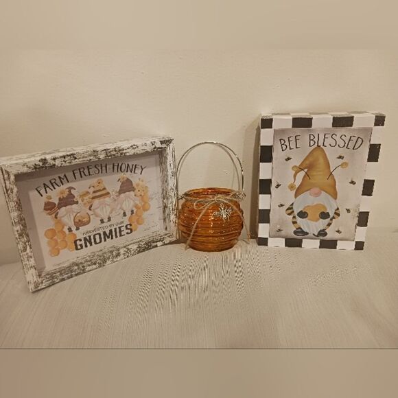 3 for 26 - Brand NWT 3 Piece Gnome & Bee Themed Home Decor Signs Bee Blessed - Picture 1 of 6